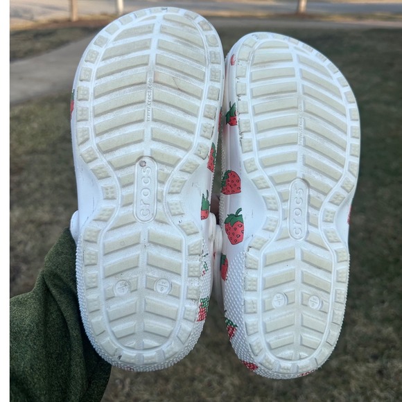 Crocs Adult Classic Lined Strawberry Print Clogs Size M7 W9 White Red Shoes - Picture 5 of 11
